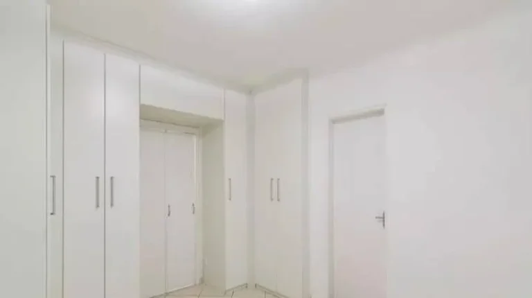 Imagem Casa assobradada residencial, bem distribuída e pronta para morar.