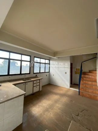 Imagem Galpão comercial com 526 m² de área construída, ideal para empresas que buscam um espaço amplo,...