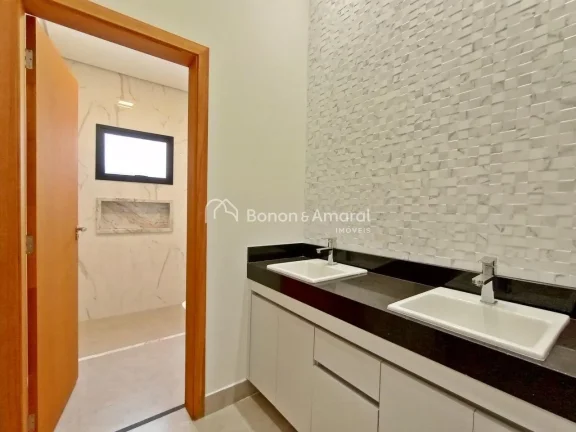 Imagem Casa térrea de esquina disponível no Condomínio Residencial Mont Alcino, em Valinhos. 

Esta exce...