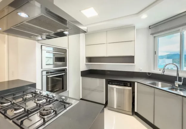 Imagem Apartamento com 2 dormitórios à venda sendo 2 suítes, 164.96 m² por - R$ 9.500.000,00 - Pioneiros - Bal. Camboriú/SC