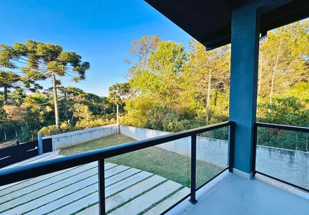 Imagem Refúgio Contemporâneo na Vila Siomara: Design, Terreno Plano e o Silêncio das Araucárias