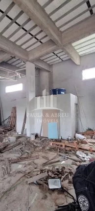 Imagem Aluga-se Galpão 240m², Fachada 17mts, 2 Banheiros (PNE), 6 vagas para clientes, Pé D. 5 mts, estrutura para fazer mezanino, Na Principal Av. de Ribeirão Pires-SP