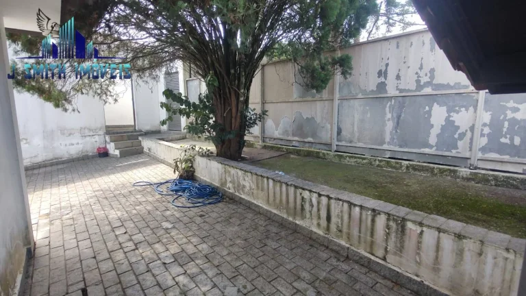 Imagem CASA EM TERRENO 4.072m². ZONA MISTA. PERFIL DE CHÁCARA OU COMERCIAL.