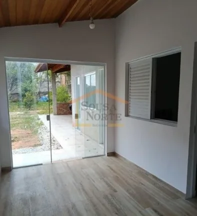 Imagem Sobrado com 133 m² de área construída em terreno de 500 m², composto por 3 dormitórios, sendo 3...