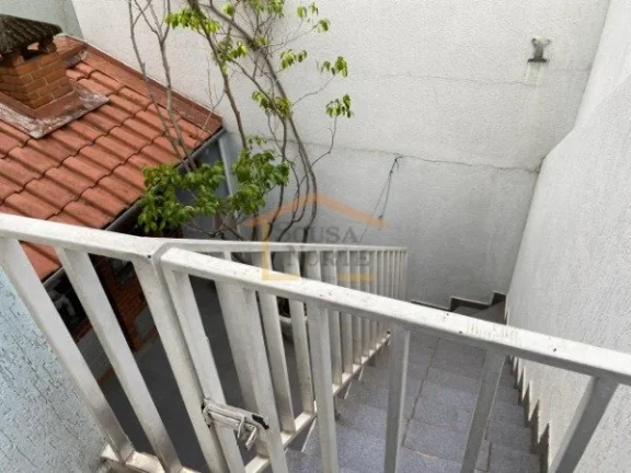 Imagem Sobrado espaçoso 3 dormitórios, 4 banheiros e 5 vagas de garagem, sendo garagem subterrânea. Poss...