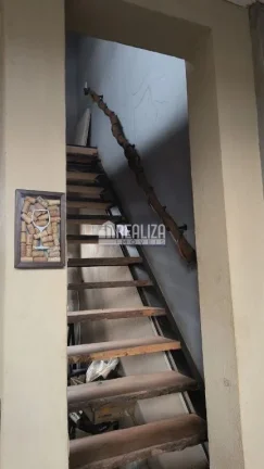 Imagem Casa à venda em Uberaba - 3 dormitórios, móveis planejados e quintal com grama!