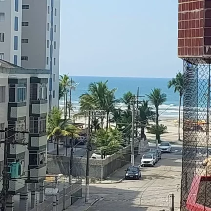 Imagem Este charmoso apartamento, totalmente mobiliado, oferece o equilíbrio perfeito entre conforto, praticidade e localização privilegiada. A poucos passos da praia – apenas 160 metros – conta com uma linda piscina. Agende sua visita e venha conhecer!