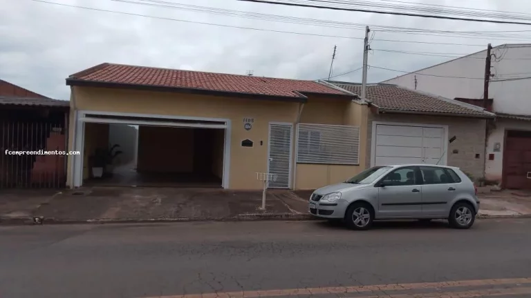 Imagem Casa para Venda em Araras, Jardim Santa Olívia II, 3 dormitórios, 1 suíte, 1 banheiro, 1 vaga