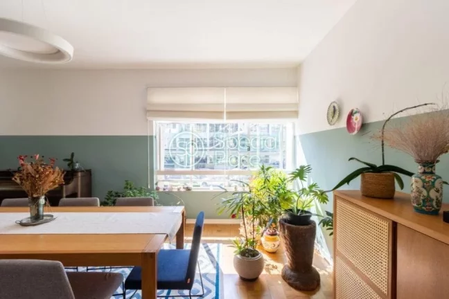 Imagem Apartamento de alto padrão com 291m², 5 dormitórios ( 1 suíte ) e 1 vaga na garagem. Hall privat...