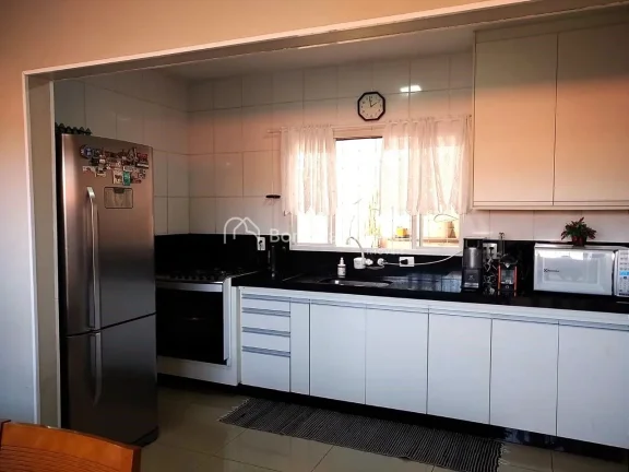Imagem Totalmente reformada, telhado e parte elétrica novinhos, e pronta para financiar.
Aceita troca por ...