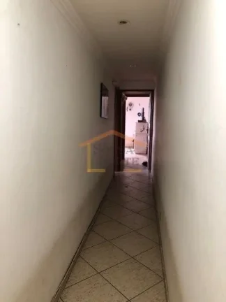 Imagem Apartamento com 5 dormitórios, sendo 3 suítes, 3 banheiros e 1 lavabo. Conta com armários na cozi...