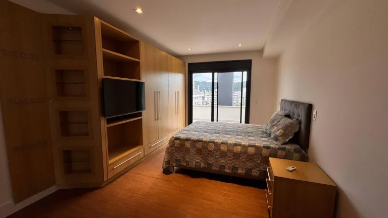 Imagem Apartamento duplex novo para temporada em Jurerê – vista para o mar
