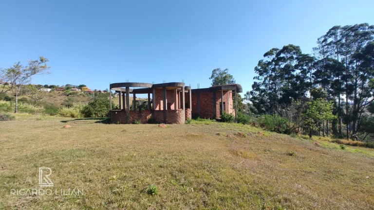 Imagem Oásis de Encanto em Atibaia: Chácara com Casa Aconchegante e Potencial Incrível!