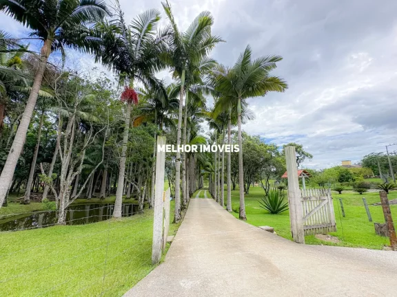 Imagem Sítio à venda em Camboriú-SC com 15.595m². Um verdadeiro paraíso com 6 lagoas, pomar e móveis rústicos.