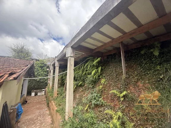 Imagem Casa com Edícula à Venda em Bairro Popular