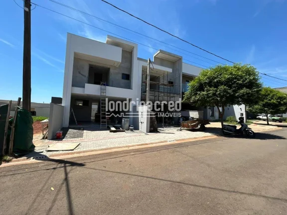 Sobrado moderno no Cond. Morada das Flores com 3 dormitórios (1 suíte), 2 vagas, 143m² construídos em terreno de 128m². Entrega prevista para dezembro.