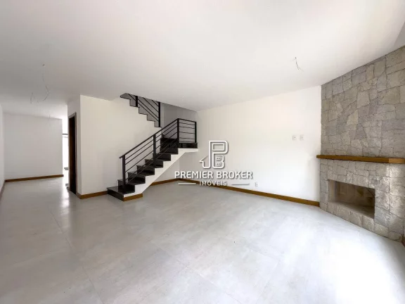 Imagem Casa com 3 dormitórios à venda, 121 m² por R$ 989.000,00 - Alto - Teresópolis/RJ