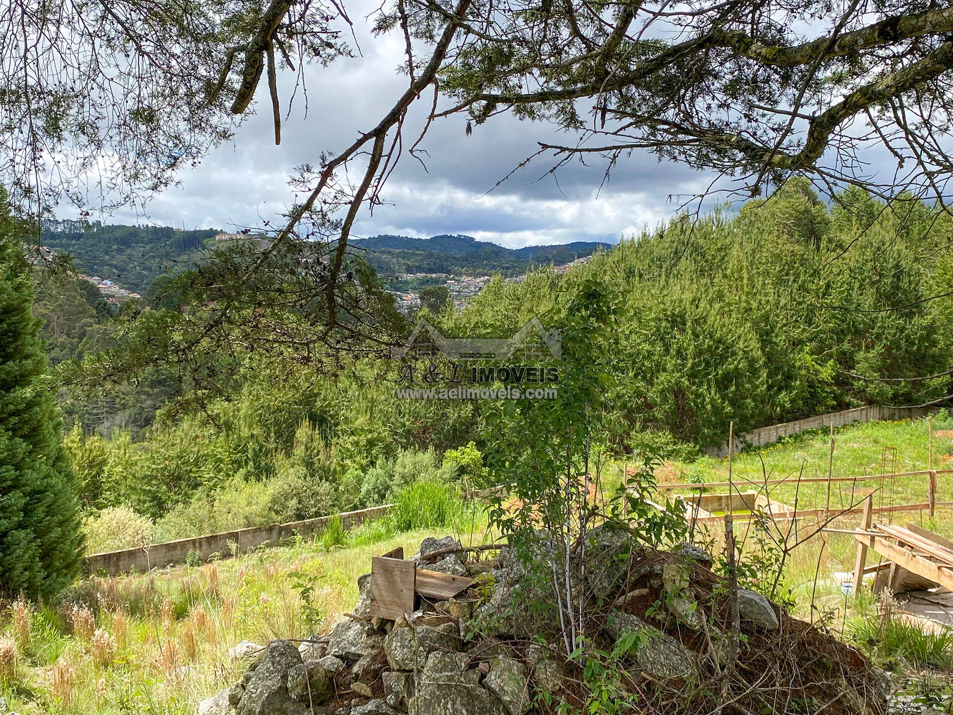 Imagem Terreno à venda em Campos do Jordão – Com uma bela vista e 2.055 m2