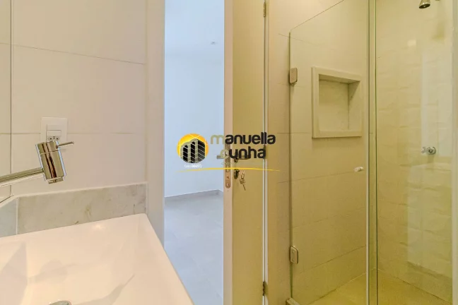 Imagem Excelente Apartamento Copacabana - Quadra da Praia / Varanda vista mar!