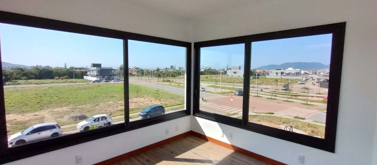 Imagem Casa à Venda, Lindo Sobrado Geminado, 03 Suítes, 163 m2, Financiável, no Jardim Campeche, Florianópolis/SC