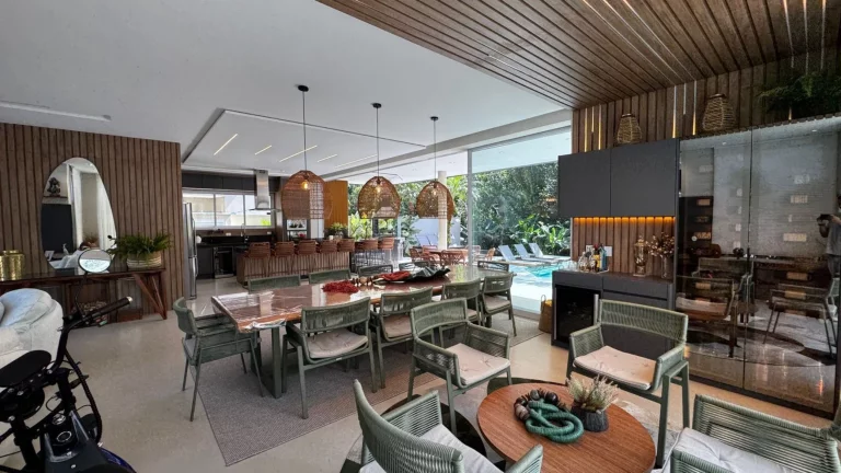 Imagem Imperdível: Casa à venda em Riviera de São Lourenço Módulo 24! 7 quartos, 7 suítes, 3 salas, 4 vagas e 500m² de área.