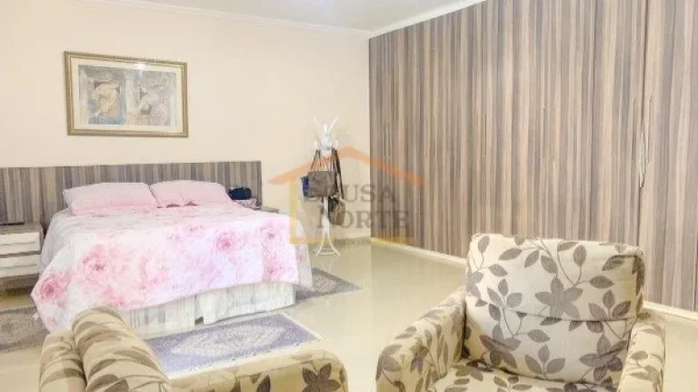 Imagem Sobrado reformado com 313 m² de área útil, possui 5 dormitórios, sendo 3 suítes, 6 banheiros, 4...