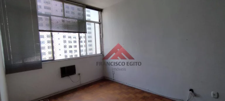 Imagem Apartamento em local previlegiado em icarai,a 40metros da praia,composto de sala 02 quartos,wc social,cozinha,area de serviço,e dependencias completas