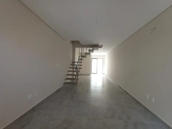 Sobrado novo no bairro Santa Regina