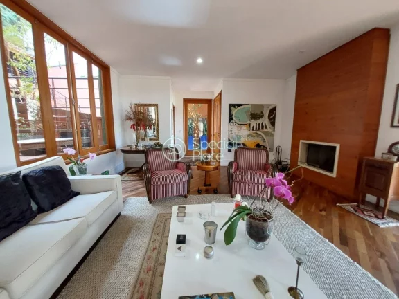 Imagem Charmosa e elegante casa em estilo praiano, com muitas janelas, bem iluminada e arejada disponível ...