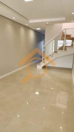 Imagem Residência de Luxo na Vila São Pedro: 3 Quartos, 1 Suíte, 2 Salas, 3 Banheiros, 2 Vagas de Garagem, 110m² - São Paulo-SP.