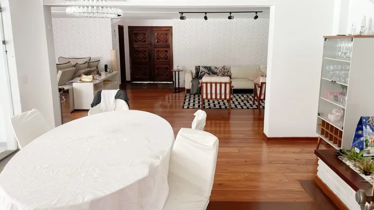 Imagem Casa Duplex Alto de Pinheiros - 460M², 4 Dorms, 4 Suítes, 6 Vagas, Piscina, Churrasqueira, Sala de Jogos, Jardim, Varanda.