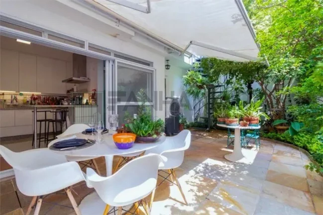 Imagem Imperdível: Casa à venda ou locação em São Paulo-SP, Jardim América! 2 quartos, 1 suíte, 3 salas, 3 banheiros, 2 vagas, 200m².