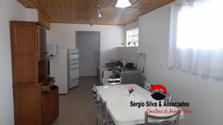 Imagem Casa a Venda na Região de Vila Abernessia, em Campos do Jordão - SP.