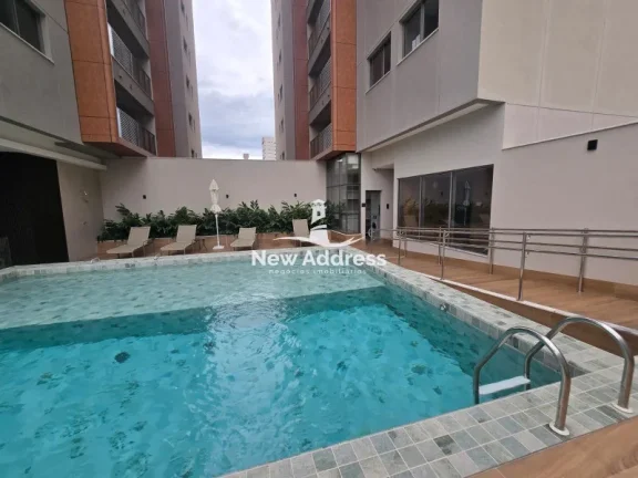 Imagem 2 quartos com suíte em prédio novo e acabamento moderno. Localização excelente, próximo à praia e comércio.