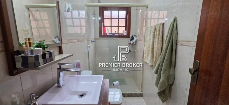 Imagem Casa com 4 dormitórios à venda, 171 m² por R$ 1.090.000 - Cascata do Imbuí - Teresópolis/RJ