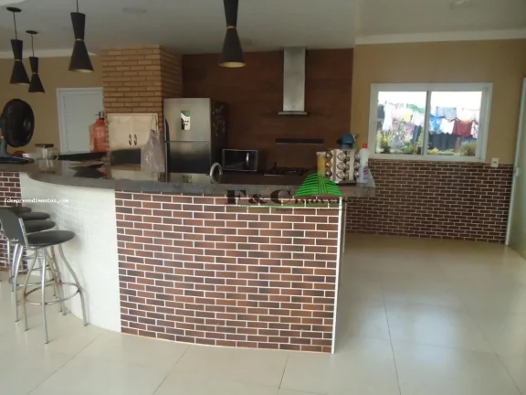 Imagem Casa para Venda em Iracemápolis, Centro, 4 dormitórios, 1 suíte, 3 banheiros, 5 vagas
