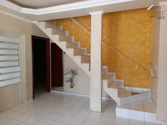 Imagem Alugo casa com terraço na Cidade Jardim