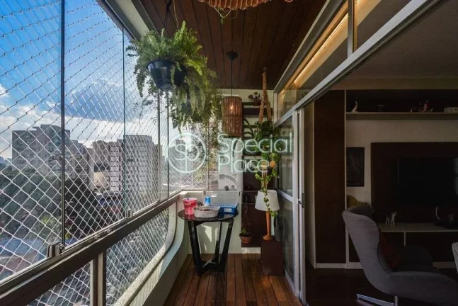 Imagem Apartamento com 183m² totalmente reformado, super amplo, com muita luz natural, muito arejado em Mo...