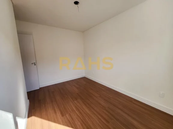 Imagem Lindo Sobrado Geminado Novo em ótimo local no bairro Saguaçu, perto do Colégio Católica Machado ...