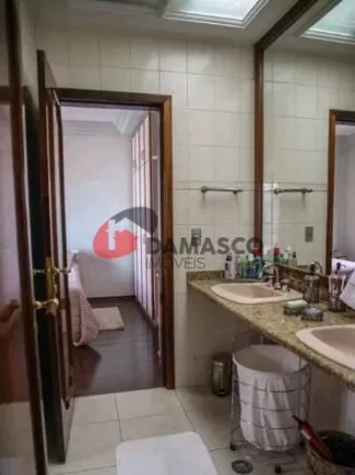 Imagem Sobrado à venda 3 Quartos, 3 Suites, 4 Vagas, 245M², Cerâmica, São Caetano do Sul - SP