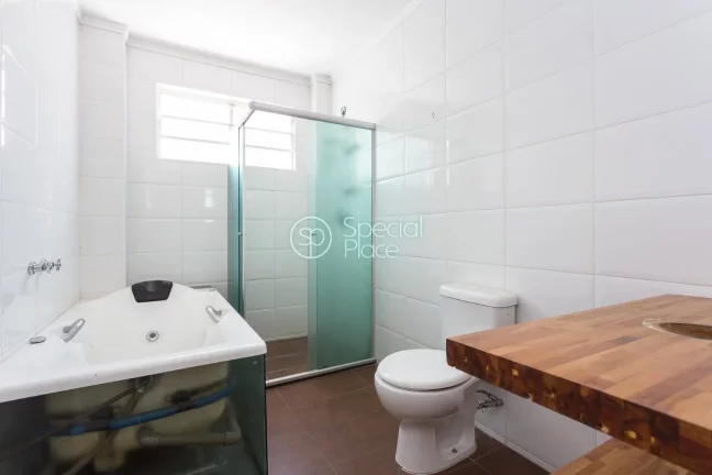 Imagem Apartamento de Três dormitórios, sendo três suítes, reformado, hall, lavabo, sala de estar e jan...