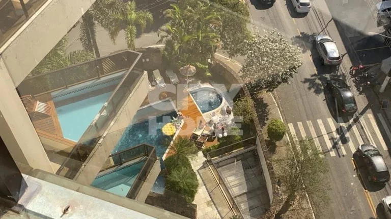 Imagem Lindo apartamento com piscina, andar alto, hall privativo, segurança e privacidade com portaria 24h...