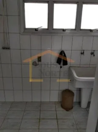 Imagem Apartamento mobiliado, 92m², bem distribuídos em 3 dormitórios, sendo um deles a dependência de ...