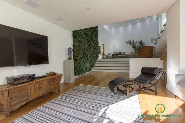 Imagem Casa Maravilhosa e impecável - 5 suites + chalé hóspedes! Em Condominio