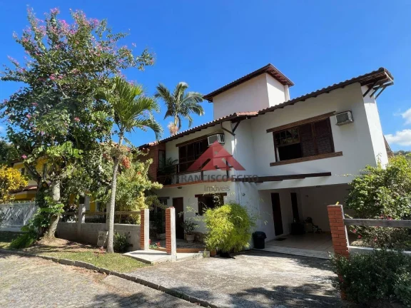 Imagem Casa em condomínio fechado, ótima localização, próximo das praias da região oceânica.