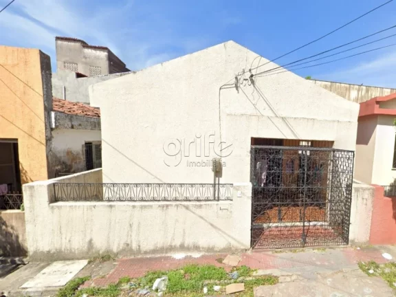 Casa Plana à Venda no Bairro Montese! Apresentamos esta excelente casa plana, ideal para quem busca...