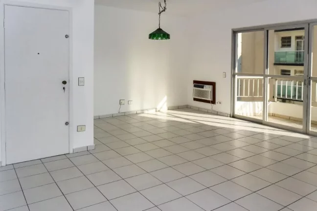 Imagem PITANGUEIRAS- UMA QUADRA DA PRAIA , LOCALIZAÇÃO ESPETACULAR , GARAGEM NO PRÉDIO.