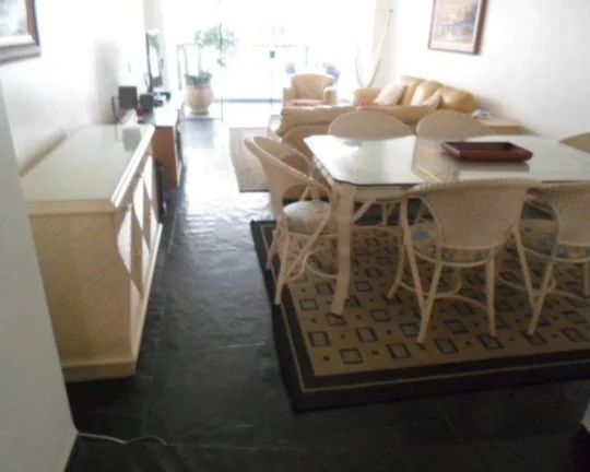 Imagem Apartamento à venda no Guarujá na Praia das Pitangueiras.