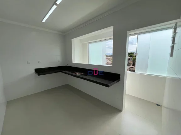 Imagem Apartamento impecável, no canal 6 de frente, 2° andar com sacadinha. 2 quartos sendo 1 suite e vaga