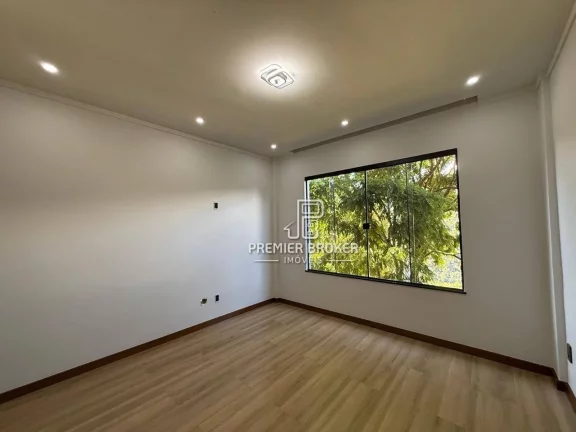 Imagem Casa com 3 dormitórios à venda, 150 m² por R$ 850.000,00 - Albuquerque - Teresópolis/RJ